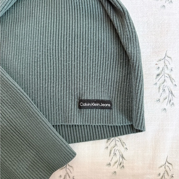 Calvin Klein Ribbed Crop Top - Picture 4 of 4